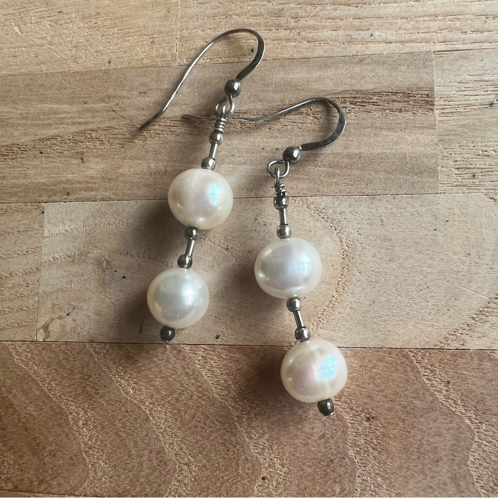 Vintage Pearl earrings 925 Sterling silver
drop earrings on hooks